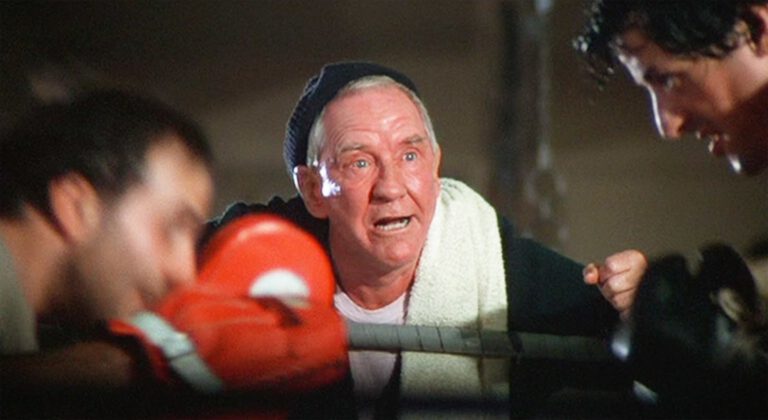 Mickey Goldmill steht am Ring